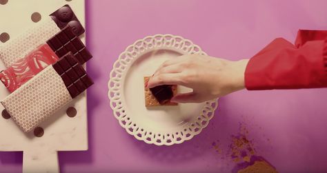 what if wes anderson made smores Wes Anderson Food Photography, Wes Anderson Food, West Anderson, Wes Anderson Aesthetic, Wes Anderson Style, Food Film, Wes Anderson Movies, Wes Anderson Films, Food Art Photography