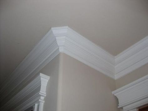 Two stage crown moulding rounded corner and door casings Plaster Of Paris Design, Ceiling Molding Ideas, Bullnose Corners, Moulding Ideas, Cut Crown Molding, Crown Molding Installation, Door Casing, Ceiling Treatments, Crown Moulding