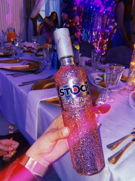 #hujicam #minimal #artist #instagram #inspiration #party #birthday #partyfood #drink #vodka #ideas #shine #glitter Glitter Vodka, Drink Vodka, Artist Instagram, Instagram Inspiration, Party Birthday, House Party, Party Food, Vodka, Glitter