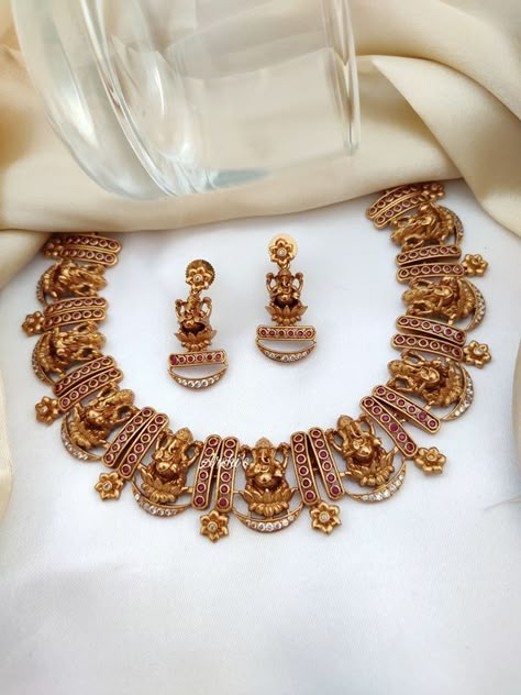 Ganesh Necklace, Ruby Stone Necklace, White Beets, Wedding Jewelry Sets Bridal Jewellery, Gold Temple Jewellery, Antique Necklaces Design, Indian Bridal Jewelry Sets, Modern Gold Jewelry, Jewelry Set Design