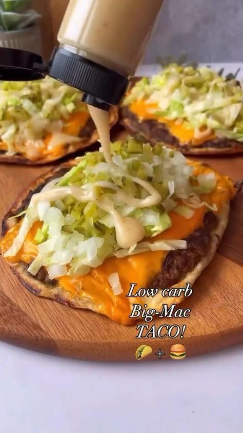 Low carb Big Mac anyone? It’s simple! ⤵️ Use low carb tacos or chop up a low carb lavash bread . Made by @elenajoyfullyketo . 📚✨ Elevate your keto journey with my brand new cookbook! 🥑Dive into a world of flavor and wellness with 500 mouthwatering keto recipes and an exclusive 8-week meal plan! 🌟 Whether you’re a seasoned keto enthusiast or just starting your low-carb adventure, this cookbook is your passport to delicious and wholesome meals. - 👩‍🍳 From breakfast to dinner, desserts to snack... Low Carb Steak And Cheese, Mama Cooks Low Carb, Keto Meals That Taste Good, New Keto Dinner Recipes, Snacks For Low Carb Diet, Healthy Meals For Dinner Low Carb, Easy Low Carb Meals For One, Locarb Recipes Low Carb, Low Carb Recipes Family Friendly