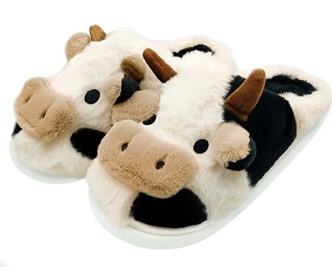 The cutest little slippers. These are onsale 60% off at checkout! House Slippers Womens, Cow Slippers, Kawaii Bedroom, Cotton House, Fluffy Cows, Indoor Outdoor Slippers, Cartoon Cow, Animal Slippers, Cute Slippers