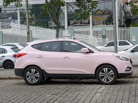 Matte Pink Car, Range Rover Pink, Pink Car Aesthetic Exterior, Mary Kay Pink Cadillac, Pink Range Rovers, Pink Old Car, Pink Cadillac Vintage, Brazil Women, Mary Kay Pink