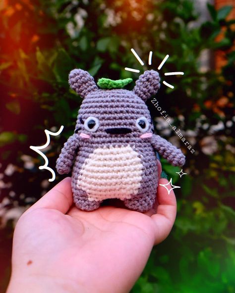 Resultado de mi testeo para @lululoopcrochet. Este hermoso totoro de 11cm de altura y lleno de ternura es un diseño fabuloso de America. Su diseño es fácil de seguir y da un resultado hermoso. Este se encuentra en su tienda de etsy! No duden en comprarlo! Muchas gracias @lululoopcrochet por tu confianza espero seguir trabajando juntas 💖💕 Totoro: tejido en hilaza abuelita con gancho 2.00mm May 1, On Instagram, Instagram