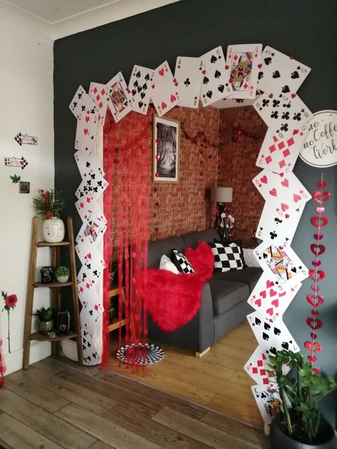 Alice And Wonderland Bedroom Ideas, Queen Of Hearts Halloween Decorations, Wonderland Dance Theme, Mad Hatter Bedroom, Spooky Alice In Wonderland Party, Dark Alice In Wonderland Decor, Alice In Wonderland Decorations Room, Alice In Wonderland Backdrop Diy, Alice In Wonderland Aesthetic Decor