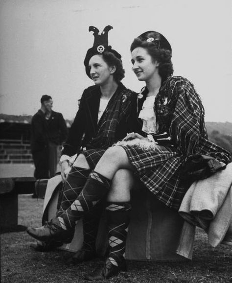 Scottish Party, Highland Dancing, 39 Steps, Scottish Women, Vintage Scotland, Scottish People, Tam O' Shanter, Scottish Celtic, Highland Dance