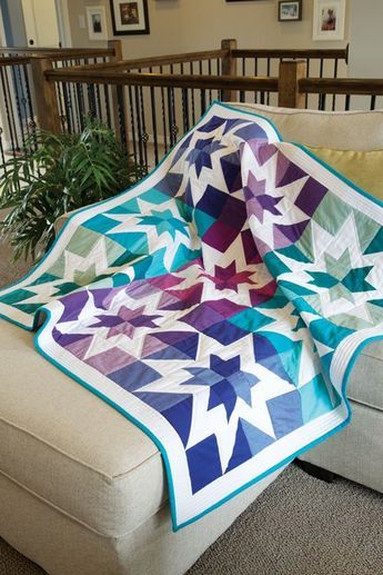 Aurora Borealis Quilt, Colchas Quilting, Quilt Pattern Download, Quilt Modernen, Pretty Quilt, Lap Quilts, Star Quilt Blocks, Star Quilt Patterns, Triangle Quilt