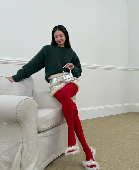 Red Tights, All Eyes On Me, Jennie Kim Blackpink, Kim Jisoo, Blackpink Jennie, K Pop Music, Instagram Update, Christmas Outfit, Korean Girl