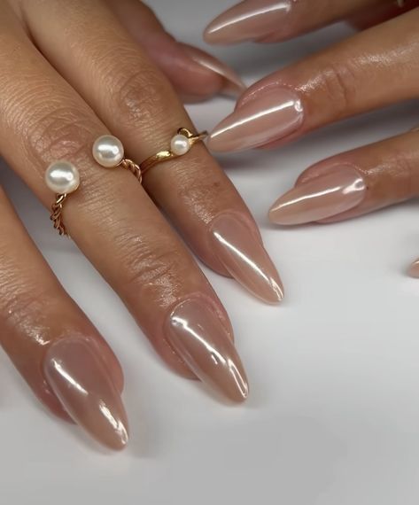 Pearly Beige Nails, Nails For Champagne Color Dress, Neutral Chrome Nails Coffin, Nail Champagne Color, Champagne Silver Nails, Nail Inspo Champagne, Clear Metallic Nails, Champagne Pearl Nails, Chrome Champagne Nails