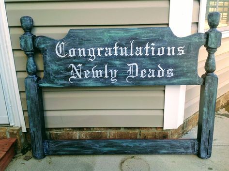 Headboard Halloween sign Headboard Sign Halloween, Cemetery Signs Halloween, Diy Halloween Headboard Sign, Headboard Cemetery Sign, Headboard Sign Ideas, Diy Cemetery Sign, Headboard Halloween Sign, Graveyard Sign, Bedframe Ideas