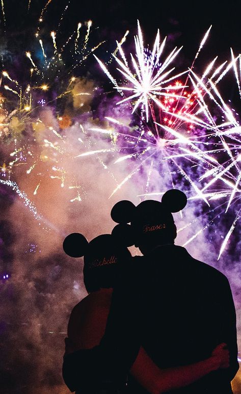 Couples Disneyland, Disney Engagement, Disney Honeymoon, Disney Photo Ideas, Romantic Photography, Disney Fairy Tale Weddings, Couple Travel, Aesthetic Couple, Disney Photos