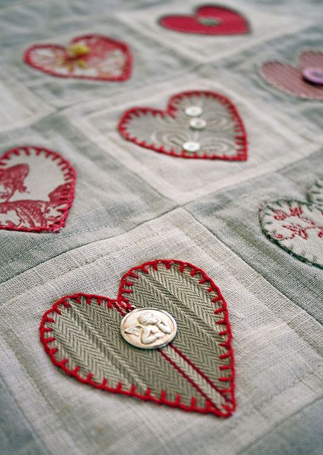 Heart Quilt. I like the blanket stitching around the hearts. And the fabrics. And the buttons. ;) Applique Hearts, Memory Quilt, Heart Quilt, Quilting Crafts, A Button, Applique Quilts, Crazy Quilts, Beautiful Quilts, Quilt Inspiration