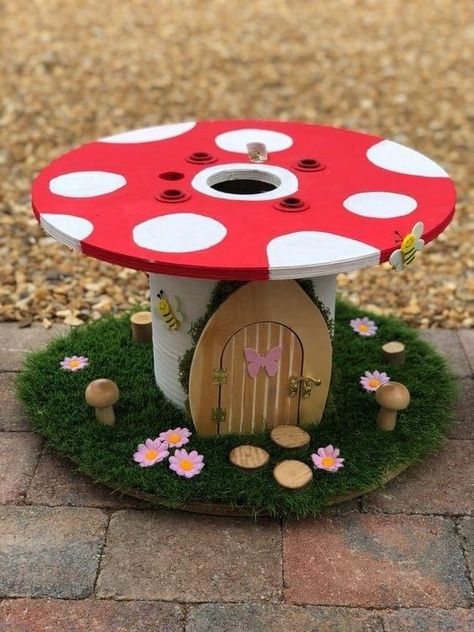 Wooden Spool Projects, Spool Tables, Spool Crafts, Fairy Garden Crafts, Garden Art Sculptures Diy, Garden Artwork, Garden Art Projects, Fairy Garden Diy, Garden Art Crafts