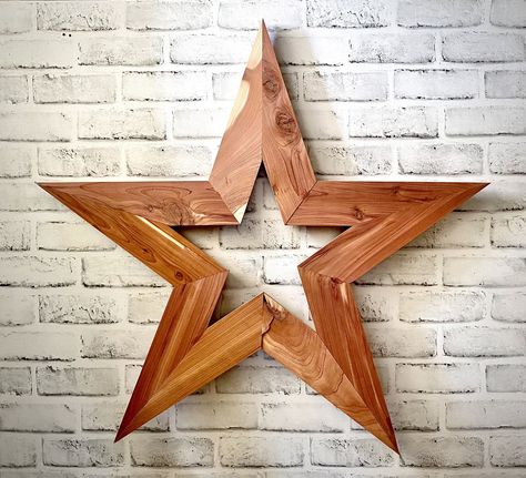 How to Make a Light Up Wooden Christmas Star : The Accent Piece How To Make Wood Stars, Wood Stars Diy Rustic Christmas Decor, Wood Stars Diy How To Make, Wooden Stars Christmas, Wooden Star Decor, Christmas Diy Wood, Diy Christmas Lights, Christmas Tree Star, Wood Stars