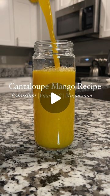 Keshia | Juiceologist🍋 on Instagram: "Cantaloupe Mango Recipe☺️  Recipe:  1 Whole Cantaloupe 2 Mangos 3 oranges  Makes about 40oz (5 cups)   This one right here yall🤤 I fell in love with the benefits of cantaloupe (an excellent source of vitamin B6, vitamin A, niacin, and folate) . Mango & oranges are high in Vitamin C making this juice one of my new skin glowing recipes☺️  #juice #juicing #skin #glow" Benefits Of Cantaloupe, Cantaloupe Juice Recipes, Cantaloupe Benefits, Cantaloupe Juice, Cold Pressed Juice Recipes, Recipes Juice, Cantaloupe Smoothie, Mango Recipe, B6 Vitamin