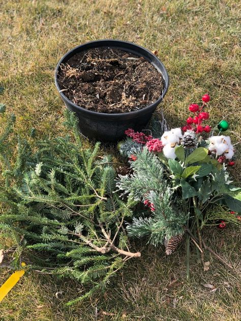 DIY Holiday Porch Pot Outdoor Christmas Planters, Diy Baskets, Cheap Farmhouse, Live Christmas Trees, Winter Planter, Porch Planters, Christmas Planters, Christmas Pots, Front Porch Christmas Decor Ideas