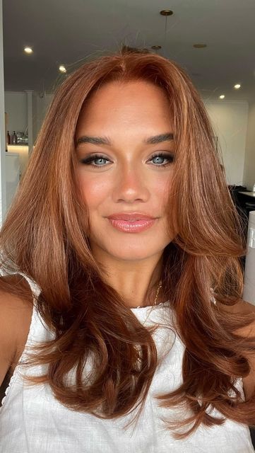 Copper Brown Medium Hair, Cowgirl Copper On Brown Hair, Red Hair With Layers Medium Length, Blond Cowboy Copper, Copper Hair For Fair Cool Skin, Natural Red Hair With Shadow Root, Cowboy Cooper With Blonde, Copper Balayage Medium Hair, Hair Colour Ideas Ginger