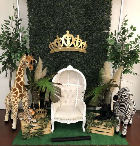 African Prince Birthday Party, African Party Decorations, Coming To America Party Theme, African Theme Party, America Themed Party, Safari Baby Shower Boy, America Party, Lion King Baby Shower, Baby Shower Safari Theme