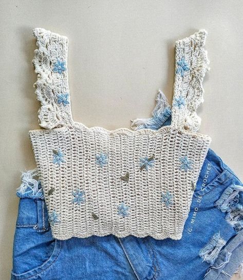 Yarn Top Outfit, Summer Crochet Cardigan, Cozy Fall Vibes, Crochet Unique, Crochet Top Outfit, Mode Crochet, Crochet Clothing And Accessories, Sweater Tops, Crochet Summer Tops