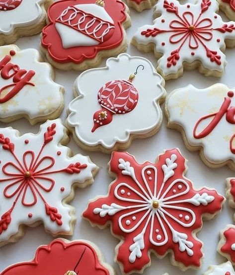 ♔ Noël en Rouge & Blanc Christmas Sugar Cookies Decorated, Winter Cookie, Sugar Cookie Designs, Fancy Cookies, Xmas Cookies, Christmas Cookies Decorated, Christmas Sugar Cookies, Cookie Icing, Iced Cookies