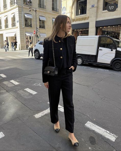 Black Tweed Jacket Outfit, Chanel Jacket Outfit, Ballerina Flats Outfit, Black Cardigan Outfit, All Black Outfit For Work, Vinter Mode Outfits, Tweed Jacket Outfit, Summer Business Casual Outfits, Black Tweed Jacket