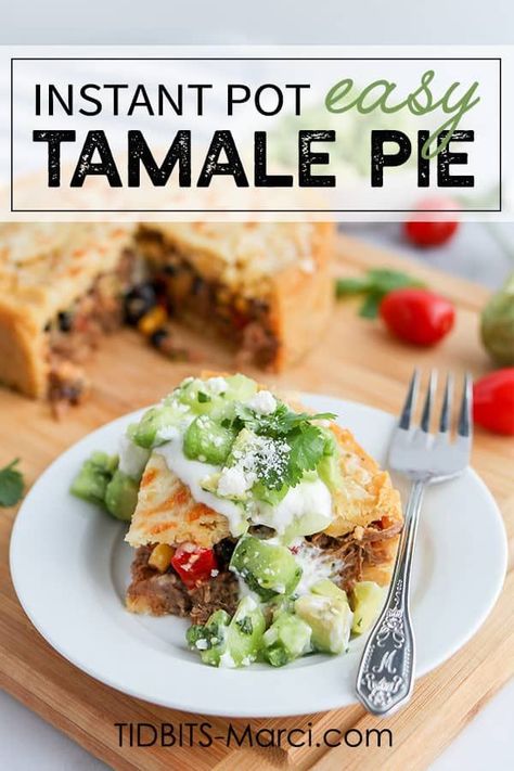 Tamale Pie, filled with your favorite meat, vegetable, and cheese combo, and cooked up to perfection in the pressure cooker #tamalepie #tamales #easydinners Easy Tamale Pie, Easy Tamales, Instant Pot Easy, Pasta Pie, Pie Easy, Hispanic Kitchen, Tamale Pie, Healthy Instant Pot Recipes, Fresh Salsa