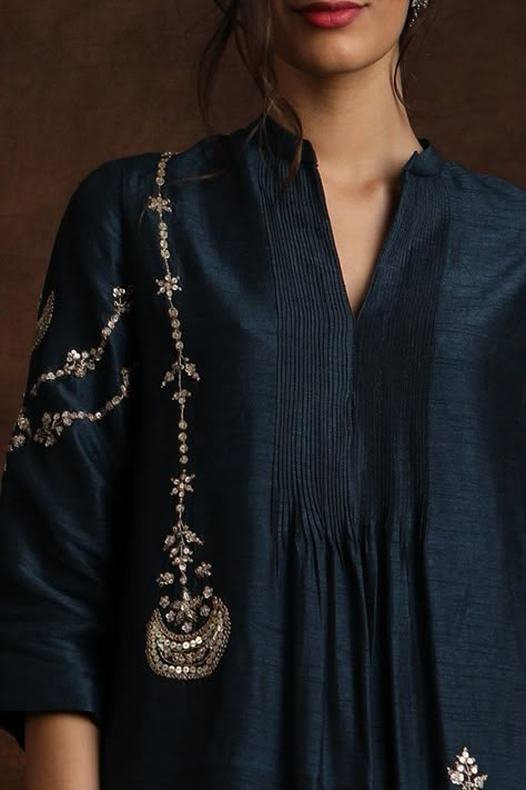 Motifs Embroidery, Layered Kurta, Kurta And Palazzo, Embroidery Suits Punjabi, Kurta Style, Designer Kurti Patterns, Kurti Embroidery Design, Kurta Neck Design, Palazzo Set