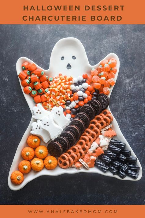 Halloween Treat Platter, Ghost Dessert Ideas, Ghost Charcuterie Board, Ghost Platter, Ghost Snacks, Halloween Dessert Charcuterie Board, Halloween Dessert Charcuterie, Ghost Desserts, Ghost Fruit