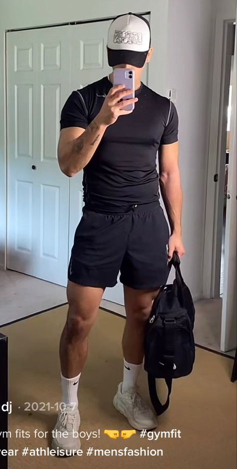 Gym Outfits Guys, Men’s Outfits Workout, Sport Outfits Men Gym Aesthetic, Workout Outfit Men Gym, Men Gym Outfits Aesthetic, Gym Wear Mens Workout Outfits, Mens Workout Outfits, Gym Fits Men, Muscular Men Fashion