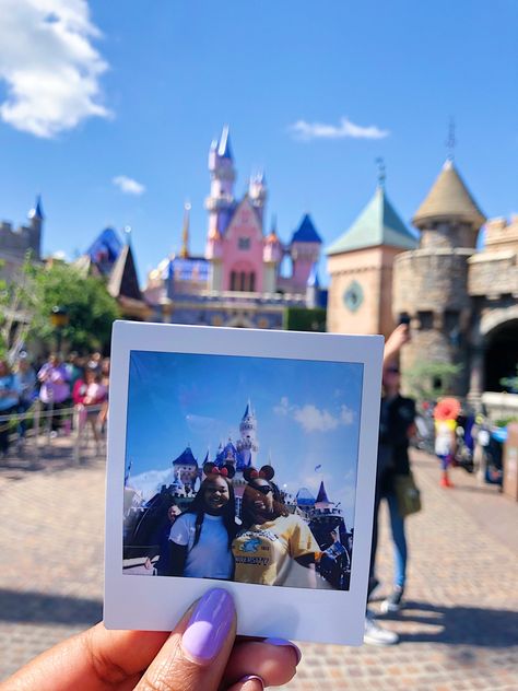 Disney Polaroid Pictures, Disneyland Polaroid, Disney Polaroid, Polaroid Pics, Insta Goals, Disney Photo Ideas, Paris Trip, Polaroid Pictures, Disney Photos