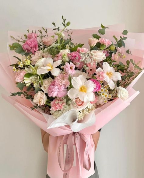 Big Pink Bouquet, Light Pink Flower Bouquet, Cute Flower Bouquets, Pink And White Flower Bouquet, Flower Bouquet Arrangements, Bouquet Light Pink, Simple Flower Bouquet, Pretty Flower Bouquet, Pretty Bouquet Of Flowers