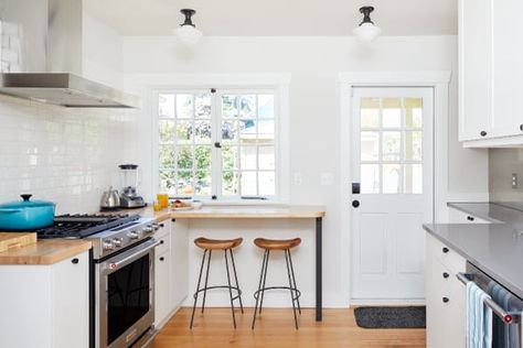 Kitchen corner breakfast bar window seating | Craftsman Charm Meets Mid-Century Modern - Model Remodel, Seattle, WA  (© Cindy Apple Photography) Corner Breakfast Bar, Window Breakfast Bar, Window Bar Seating, Breakfast Bar Window, Craftsman Kitchen Ideas, Mission Style Kitchens, Craftsman Kitchens, Bar Window, Craftsman Remodel