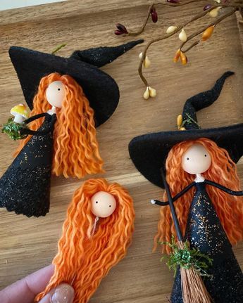 Halloween Felt Crafts, Dekorasi Halloween, Dolls Handmade Diy, Witches Hats, Adornos Halloween, Halloween Crafts Decorations, Doll Diy Crafts, Fairy Crafts, Felt Halloween