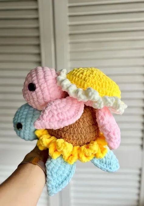 Hey there, crochet lovers! I recently stumbled upon – and fell head over heels for – a crochet design that simply stole my heart. Imagine a sweet lil’ turtle, but instead of a plain shell, it’s rocking a vibrant sunflower on its back. Pure genius, right? It’s such a delightful twist that I couldn’t resist sharing it. Crochet Turtle Pattern Free, Crochet Turtle Pattern, Sunflower Crochet, Easy Crochet Animals, Confection Au Crochet, Crochet Turtle, Plushie Patterns, Turtle Pattern, Crochet Animals Free Patterns