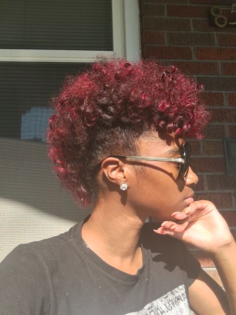 Red Short Natural Hair, Shaved Natural Hair, Curly Hair Shaved Side, Red Natural Hair, Natural Mohawk, Red Mohawk, Natural Hair Mohawk, Punk Hairstyles, Short Hair Designs