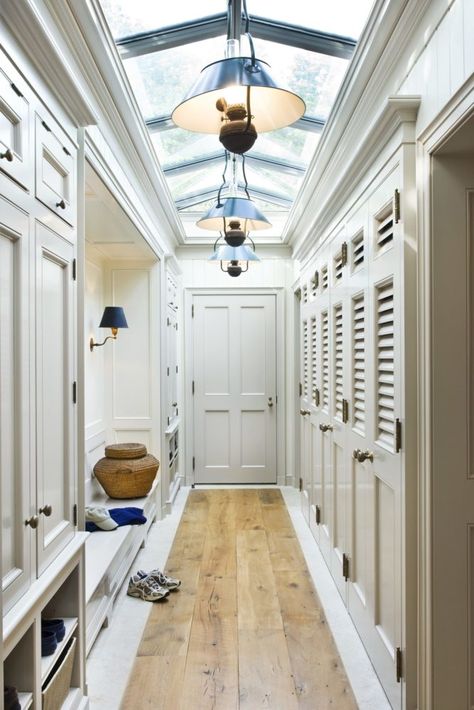 Gil Schafer, Mudroom Lockers, Mudroom Entryway, Mudroom Laundry Room, Charleston Homes, Boot Room, Laundry Mud Room, Decoration Inspiration, Mud Room