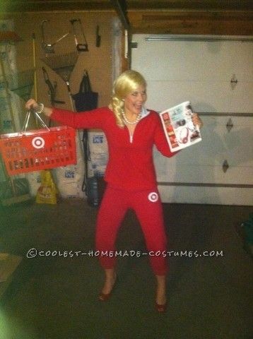 Coolest 1000+ Homemade Costumes You Can Make! Friday Costume, Oreo Costume, Target Black Friday, Punny Halloween Costumes, Easy Halloween Costumes For Women, Funny Halloween Costume, Tv Character, Halloween Costume Idea, Halloween Top