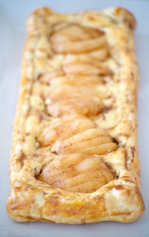 Pear Cream Cheese, Pear Recipes Easy, Pear Cream, Pear Dessert Recipes, Danish Recipe, Pear Dessert, Cream Cheese Danish, Cinnamon Honey, Cheese Danish