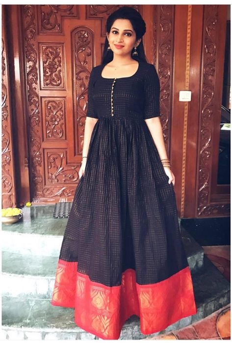 Silk Dress Design, Kalamkari Dresses, Designer Anarkali Dresses, Long Gown Design, Casual Frocks, Lehnga Dress, Frock Fashion, Simple Gowns, Frock For Women