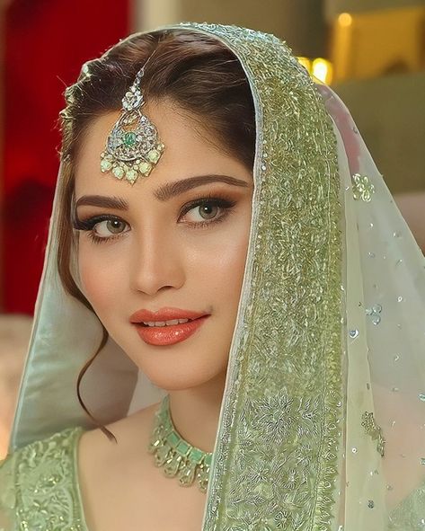 Neelum Munir, Neelam Munir, Neelam Muneer, Beauty Rules, Mecca Wallpaper, Bridal Makeup Looks, Pakistani Dramas, Bridal Look, Beauty Standards