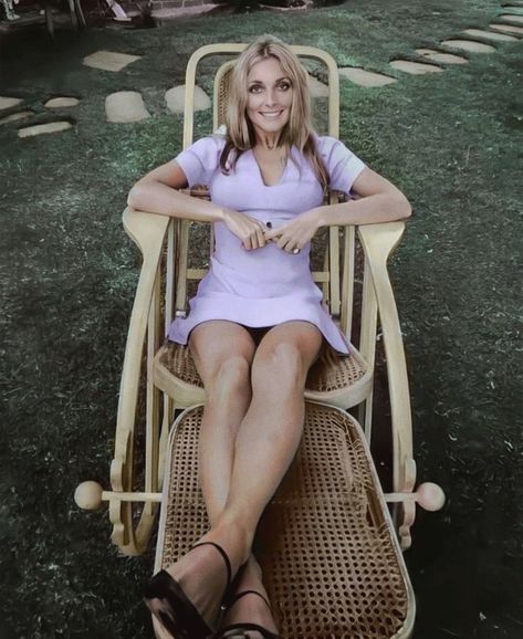 Sharon Tate Inspired Outfits, Sharon Tate Outfits, 60s Fashion Sharon Tate, Sharon Tate House, Sharon Tate Fashion, Return Of Saturn, Chelsea Girls, 60s And 70s Fashion, Sharon Tate