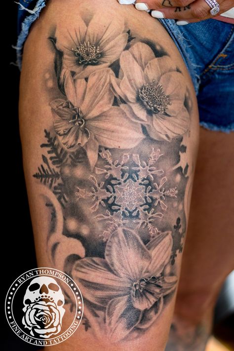 Nikki's Snowflake and Flowers Thigh — Ryan Thompson - Prophecy Tattoo Winter Wonderland Tattoo, Half Arm Sleeve Tattoo, Winter Tattoo, Snow Tattoo, Butterfly Tattoos Images, Cowgirl Tattoos, Snow Flake Tattoo, Daffodil Tattoo, Flower Thigh Tattoos