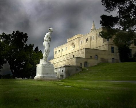 Forest lawn cemetery Forest Lawn Memorial Park, Sammy Davis Jr, Errol Flynn, Humphrey Bogart, Memorial Park, Great Movies, Cemetery, Michael Jackson, Statue Of Liberty