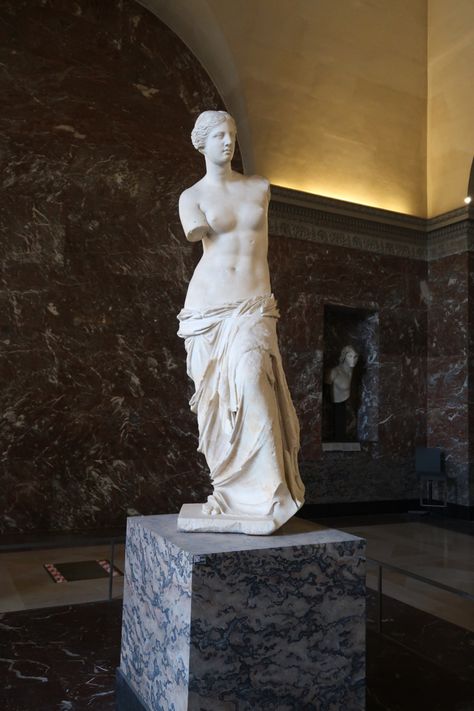 #louvre #paris #france #lelouvre #museum Art In The Louvre, Louvre Statues, Venus Statue, French Statue, Sculpture Museum, Le Louvre, Louvre Paris, Famous Art, Mini Art