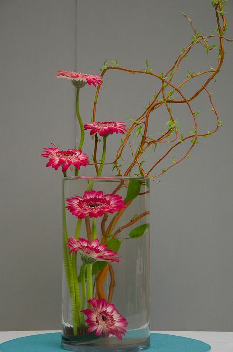 Water Flower Arrangements, Underwater Floral Arrangements, Underwater Flower Arrangements, Underwater Floral Designs, Unusual Flower Arrangements, Submerged Flower Centerpiece, Submerged Flowers, Underwater Design, Underwater Flowers