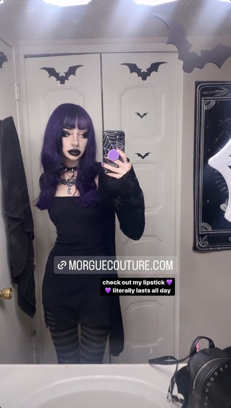 I juat wanna look like her 🙄 Purple Goth Hair, Bats Nest Hair, Purple Hair Goth, Purple And Black Hair, Misa Amane Outfit, Goth Outfit Inspo, Goth Fits, Purple Goth, Dark Purple Hair