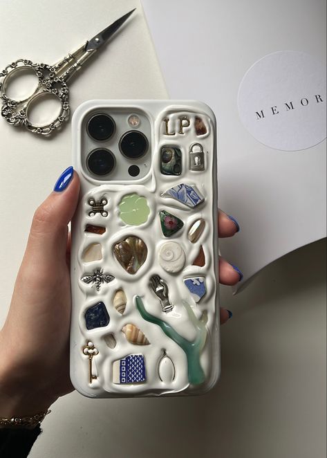 Memoir Phone Case Diy, Memor Phone Case, Phonecase Ideas Aesthetic, Seashell Phone Case, Tumblr Phone Case, Handmade Phone Case, Hobbies To Try, Diy Case, Diy Iphone Case