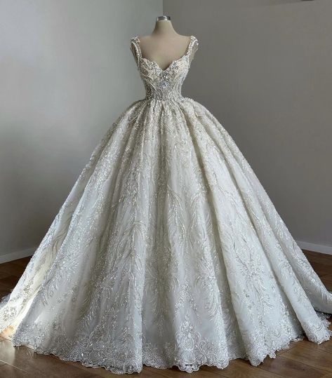 Glittery Wedding Dresses, Big Ball Gowns, Charro Wedding, Extravagant Wedding Dresses, Big Wedding Dresses, Paper Rings, Pageant Gown, Dream Wedding Decorations, Extravagant Wedding