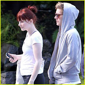 Bryce & Xavier on Eclipse set Bryce Xavier, Xavier Samuel, Bryce Dallas Howard, Breaking Dawn, The Twilight Saga, Fire And Ice, Twilight Saga, Robert Pattinson, Kristen Stewart