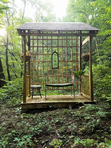 Diy Garden Shelter, Garden Shelter Ideas, Small Garden Shelter, Prairie Landscaping, Backyard Shelter, Diy Garden Bench, Small Pagoda, Flower Gardening Ideas, Garden Pagoda